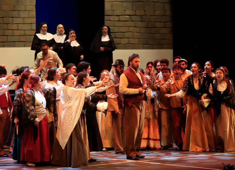 En el montaje escénico de las obras participarán más de cien personas en el escenario y detrás de escena. Foto: Camilo Suárez.