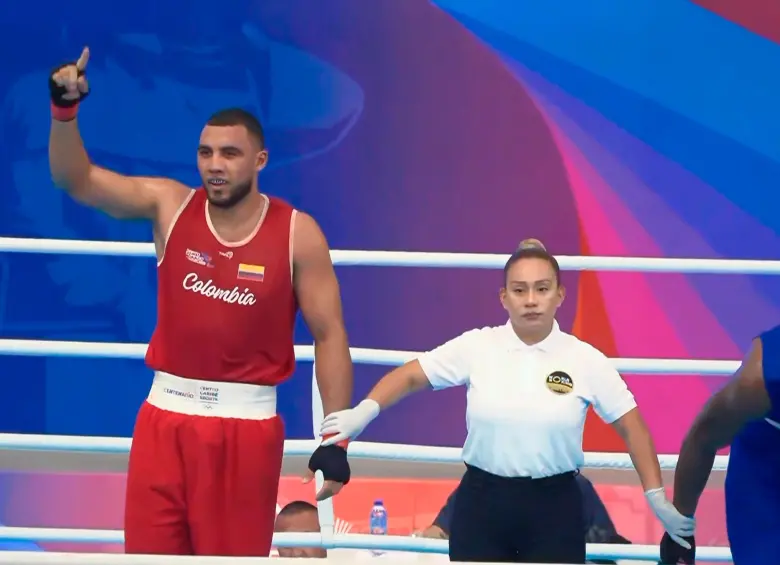 Juan Pablo Patiño, luego de su triunfo en los Juegos Centroamericanos de Santo Domingo. FOTO CAPTURA DE VIDEO