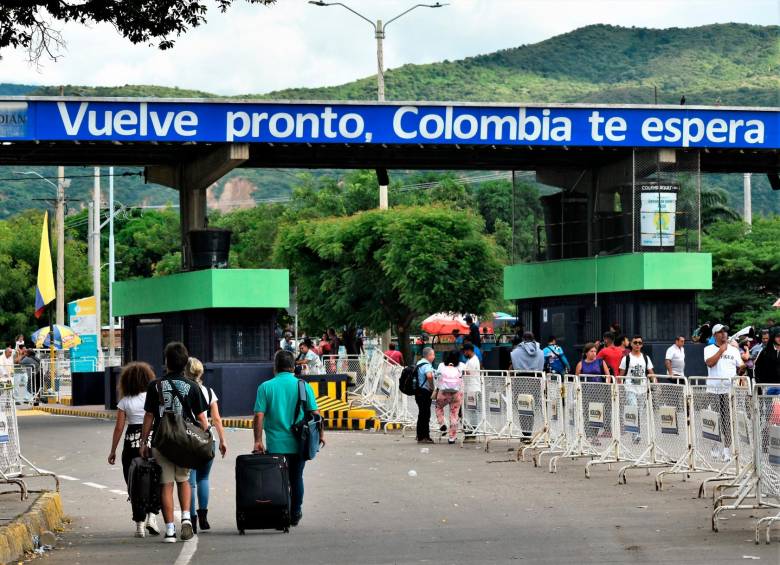 Según información de la BBC, cada día circulan cerca de 30.000 personas por los pasos fronterizos legales entre Colombia y Venezuela. FOTO: EL COLOMBIANO 