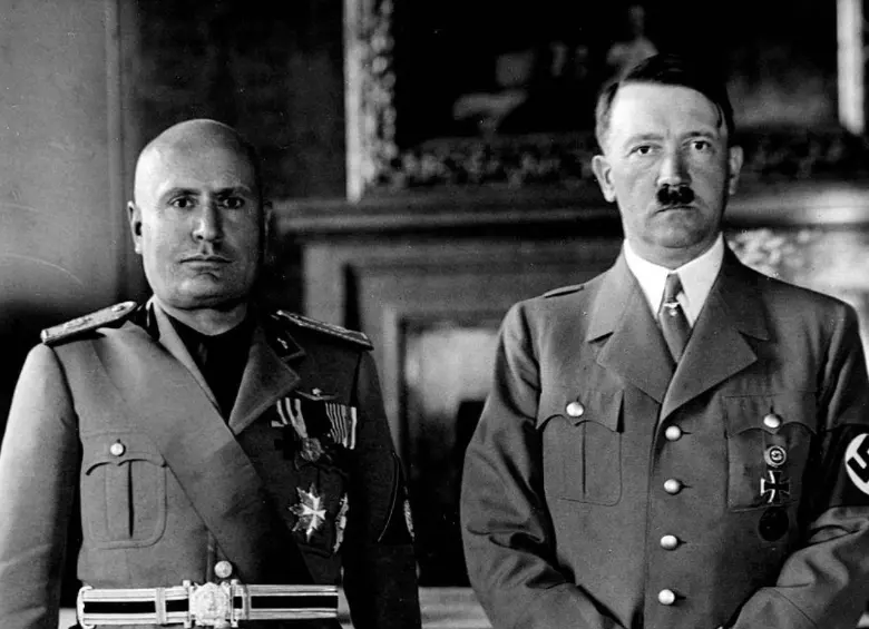 Fotografía de la visita que Benito Mussolini le hizo a Adolfo Hitler en Munich, lo que consolidó el llamado eje Berlín-Roma.