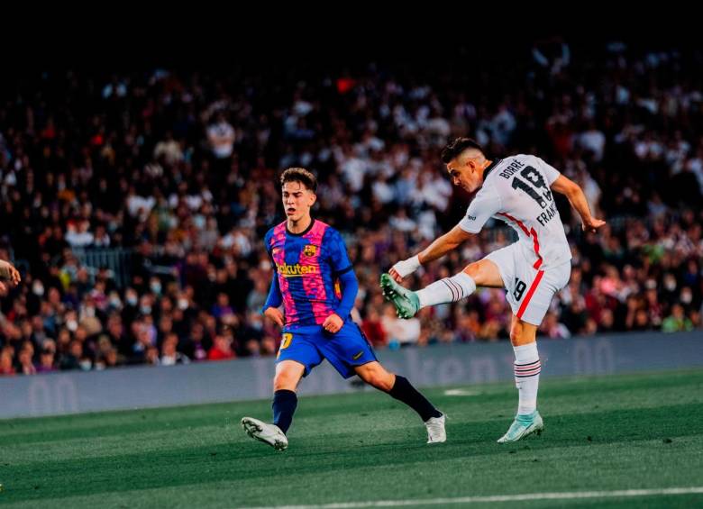 Borré le dedicó su anotación al fallecido Freddy Rincón. FOTO: Twitter @Eintracht