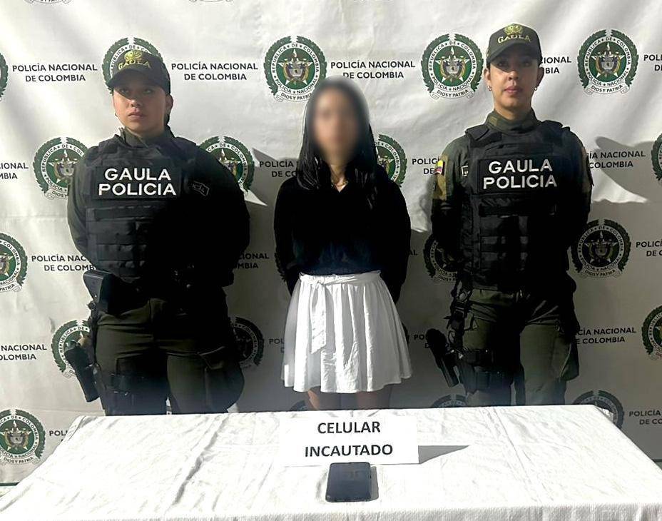 Capturada por extorsionar con videos íntimos. FOTO: CORTESÍA ALCALDÍA.