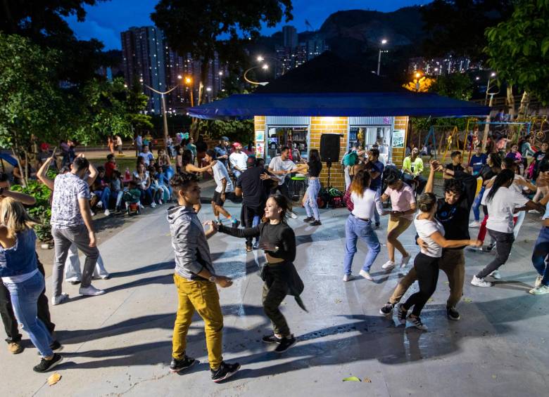 En Madera, la actividad independiente de los bailarines transformó el espacio público y la manera en que lo perciben propios y extraños. FOTO edwin bustamante