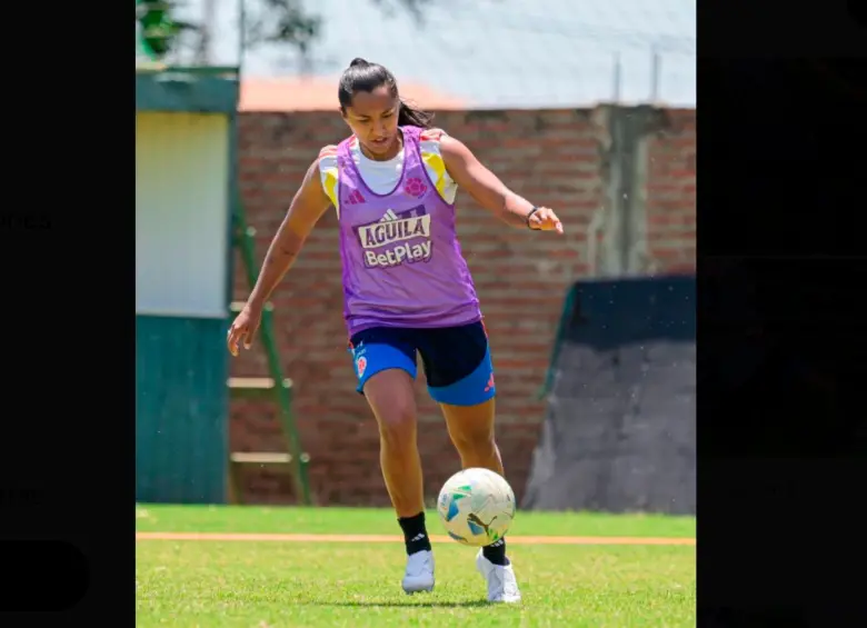 La defensora antioqueña Manuela Vanegas regresó a la Selección tras 10 meses y está feliz, podría ser alternativa de Ángelo Marsiglia para el duelo ante Bolivia, este viernes. FOTO CORTESÍA FCF