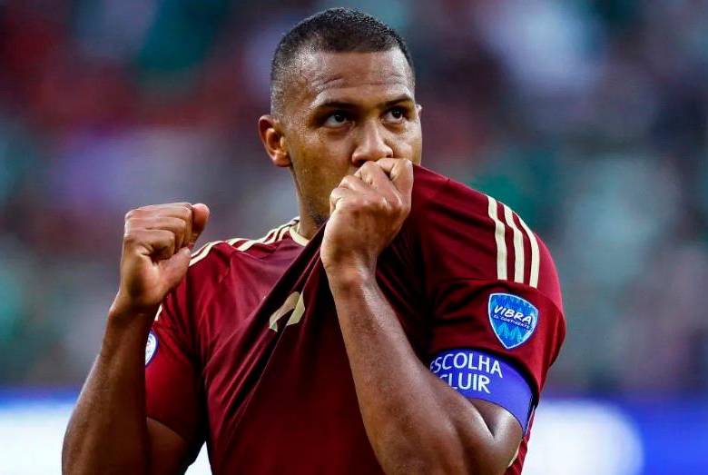 Salomón Rondón celebrando el gol con el que Venezuela venció a México. FOTO AFP