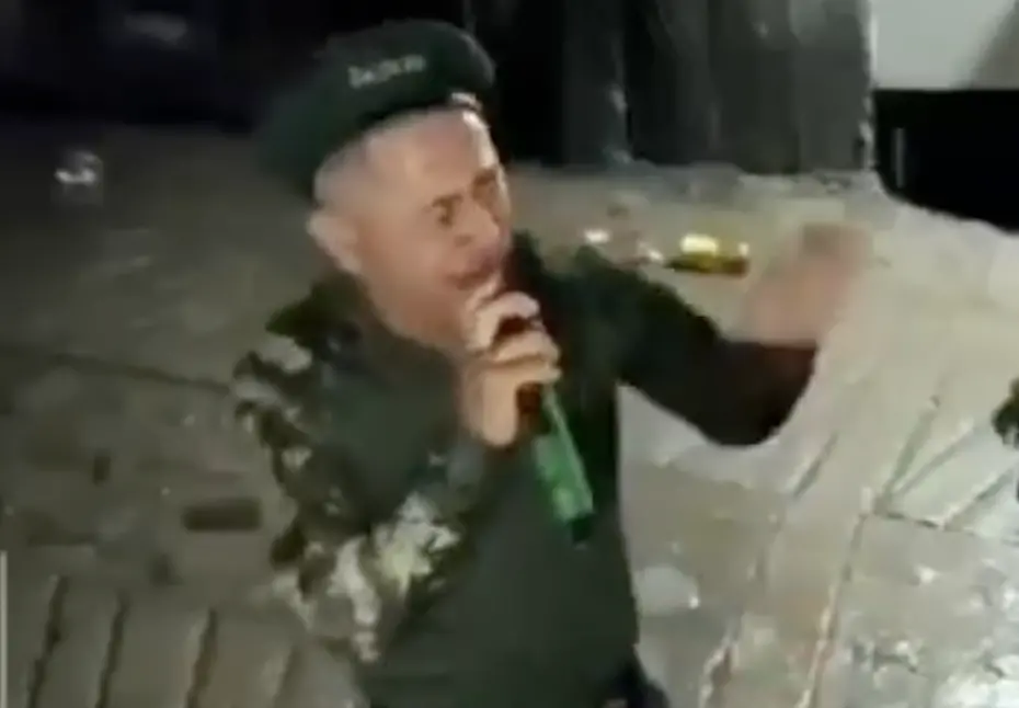 Este es uno de los supuestos disidentes parranderos que aparecen en los videos grabados en Briceño. FOTO Captura de pantalla