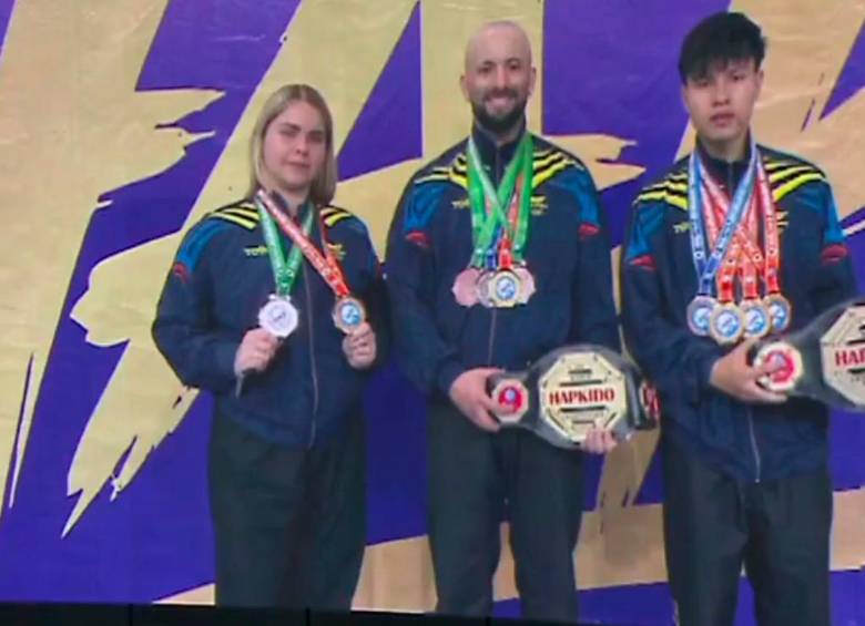 La delegación colombiana con sus medallas. FOTO IMAGEN TOMADA DE X