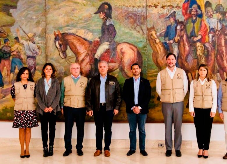 El presidente Duque y los delegados de la Misión de la OEA. Foto: Twitter 