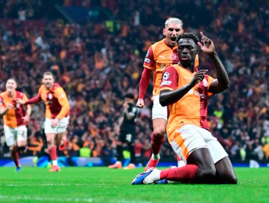 El colombiano Dávinson Sánchez, se lució con el Galatasaray en la victoria 5-2 ante Juventus, marcando uno de los goles. FOTO TOMADA X@GalatasaraySK