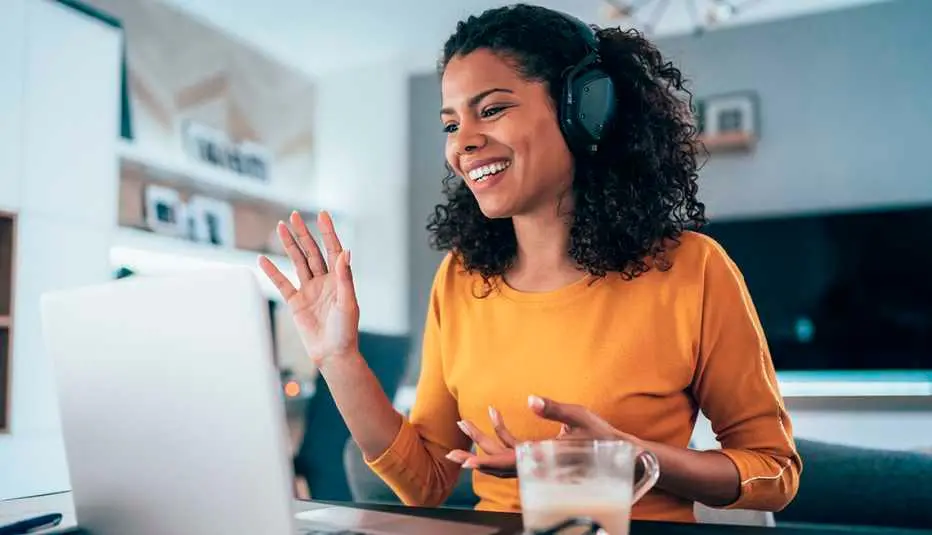 Con conexión a internet, hoy es posible aplicar a vacantes en atención al cliente, ventas y soporte. FOTO: GETTY