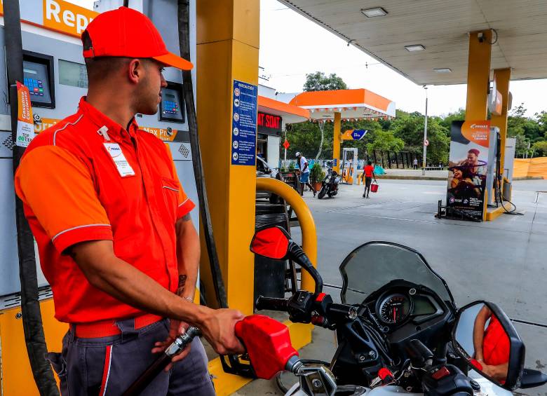 La estaciones de servicio tendrían un efecto negativo en personal, por cuenta de los mayores recargos nocturnos. FOTO EL COLOMBIANO