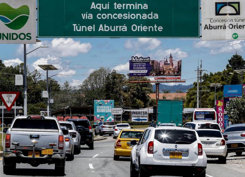 Tanto vías de acceso como aledañas que llegan al aeropuerto, suelen estar colapsadas. Foto: Jaime Pérez