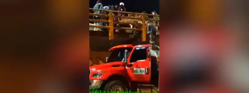 Héroes: se bajaron de sus carros para salvar a caballo en Girardota