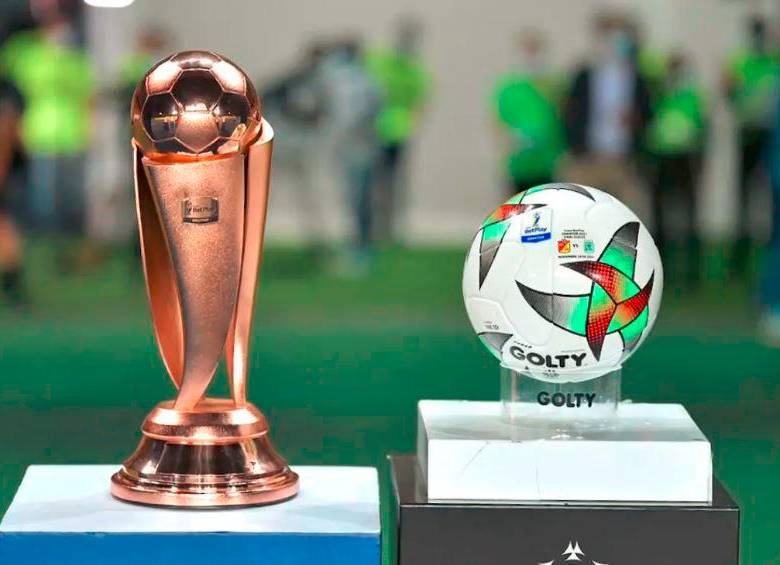 En la imagen aparece el trofeo de la Copa Betplay. FOTO DIMAYOR