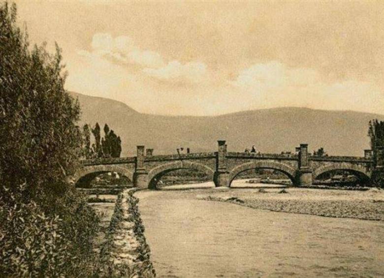 Puente de Guayaquil en el año de 1910. FOTO: Imagen tomada de la Alcaldía de Medellín.