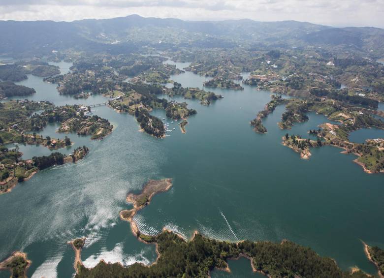La represa tiene hasta 60 metros de profundidad. Foto: Manuel Saldarriaga. 