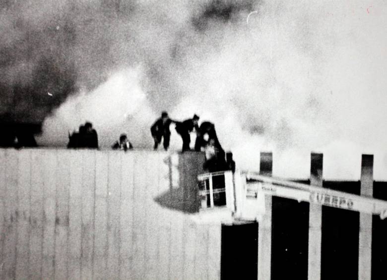 En la noche del 6 de noviembre de 1985 un incendio se dio en el Palacio de Justicia, todavía se desconocen las causas. Foto: Archivo fotográfico del Colombiano. 