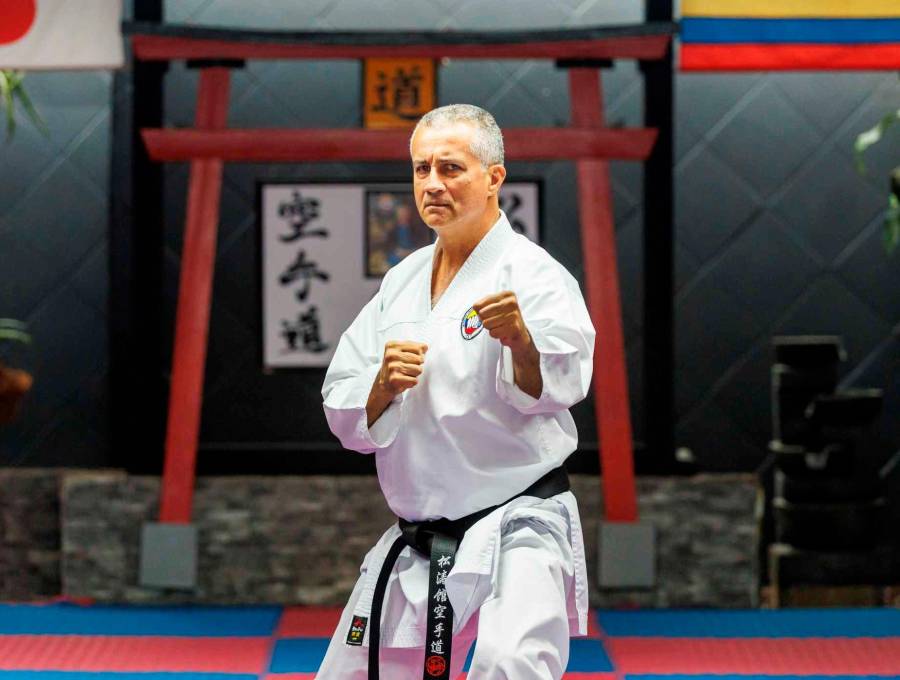 En sensei Barlaam Pizarro, fundador del Instituto Colombiano de Karate Tradicional (ICKT), entidad que realizará el Campeonato Nacional este domingo en la Universidad de Medellín. FOTO CAMILO SUÁREZ