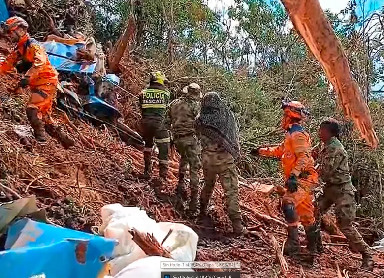 Los organismos de socorro y de la fuerza pública regresaron a la zona de la tragedia aérea para buscar los restos de las víctimas que no fueron hallados en las primeras labores de búsqueda. FOTO: Cortesía