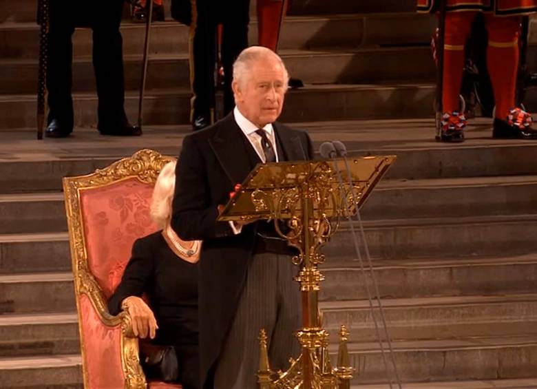El rey Carlos III durante su primer discurso como monarca ante el Parlamento de Reino Unido tras la muerte de la reina Isabel II. FOTO: EFE
