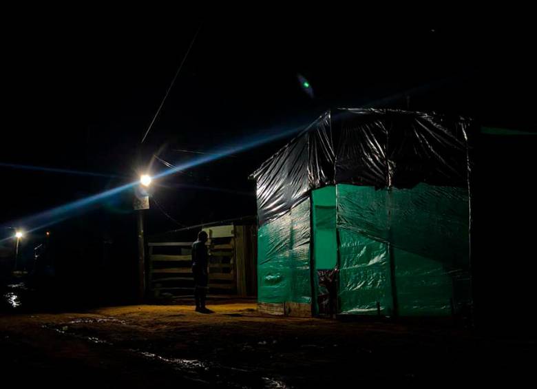 Los habitantes guardan la esperanza de que algún día el Estado encuentre otro lugar mejor para reubicarlos. Los asentamientos suelen quedar en zonas de riesgo, en la cima de una montaña empinada, en un barrio inseguro. Foto: Camilo Suárez Echeverry