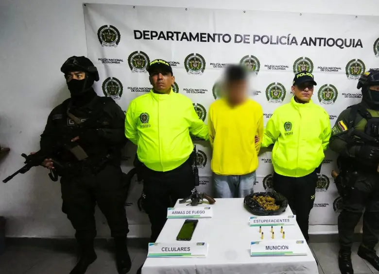 Alias “Cumbamba” fue capturado en Andes, arma lo vincula con asesinato de lideresa. Foto: Cortesía / Policia Nacional