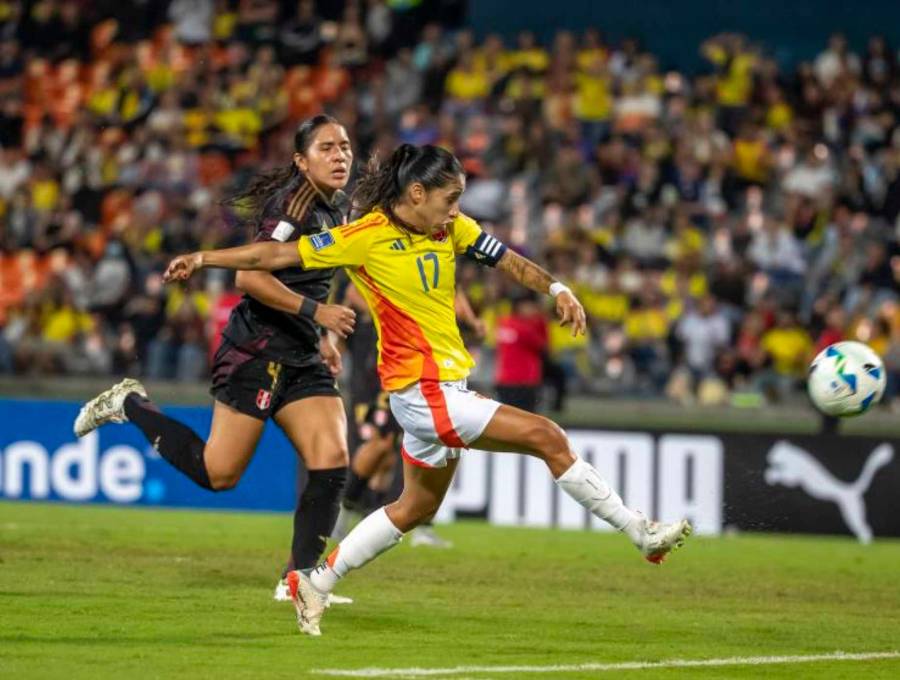 La defensora Carolina Arias, quien también es una de las capitanas de la Selección Colombia, sería una de las novedades que tendría el técnico Ángelo Marsiglia en la titular para el duelo ante Chile, en el Pascual Guerrero. FOTO JUAN ANTONIO SÁNCHEZ 