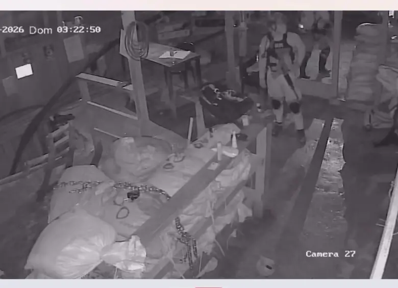 Ciudadanos denunciaron que Fuerza Pública gaseó un barrio de invasión en la que hay viviendas con niños y familias en Segovia, Antioquia. FOTO: CORTESÍA.