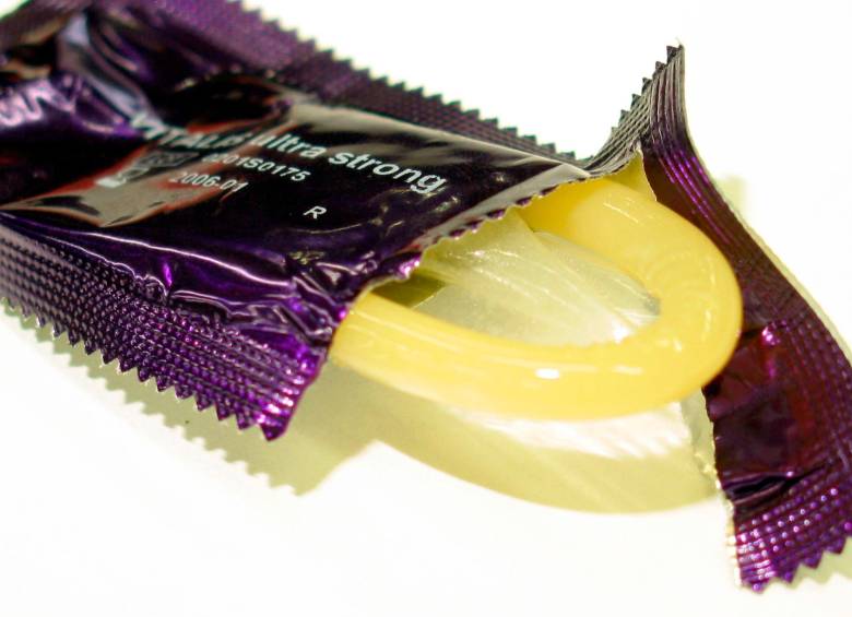 El aumento de costos por la guerra en Irán impacta la producción global de preservativos y podría encarecer el acceso a métodos de protección. FOTO EL COLOMBIANO