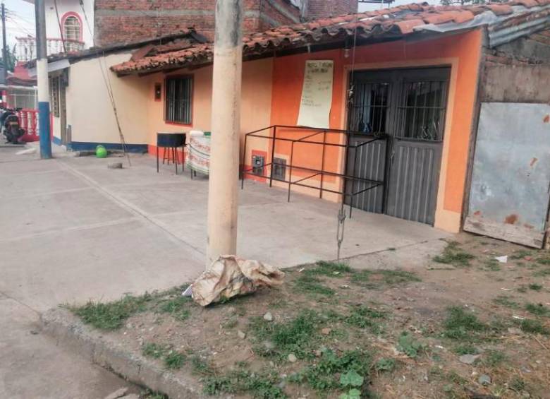 La cabeza humana fue hallada en un costal en plena vía pública. Lo que llamó la atención de las personas fueron los rastros de sangre en la bolsa. FOTO COLPRENSA