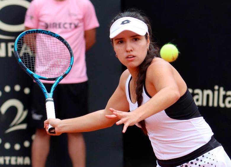 María Camila Osorio perdió en la semifinal de la Copa Colsanitas ante la brasileña Laura Pigossi. FOTO CORTESIA COLSANITAS