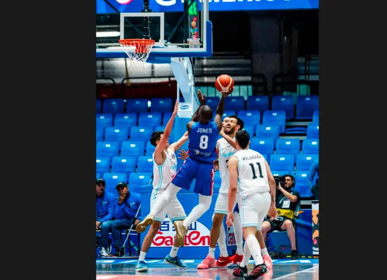 Las selecciones de Argentina y República Dominicana protagonizaron una batalla campal en la AmeriCup que se disputa en Nicaragua. FOTO FIBA