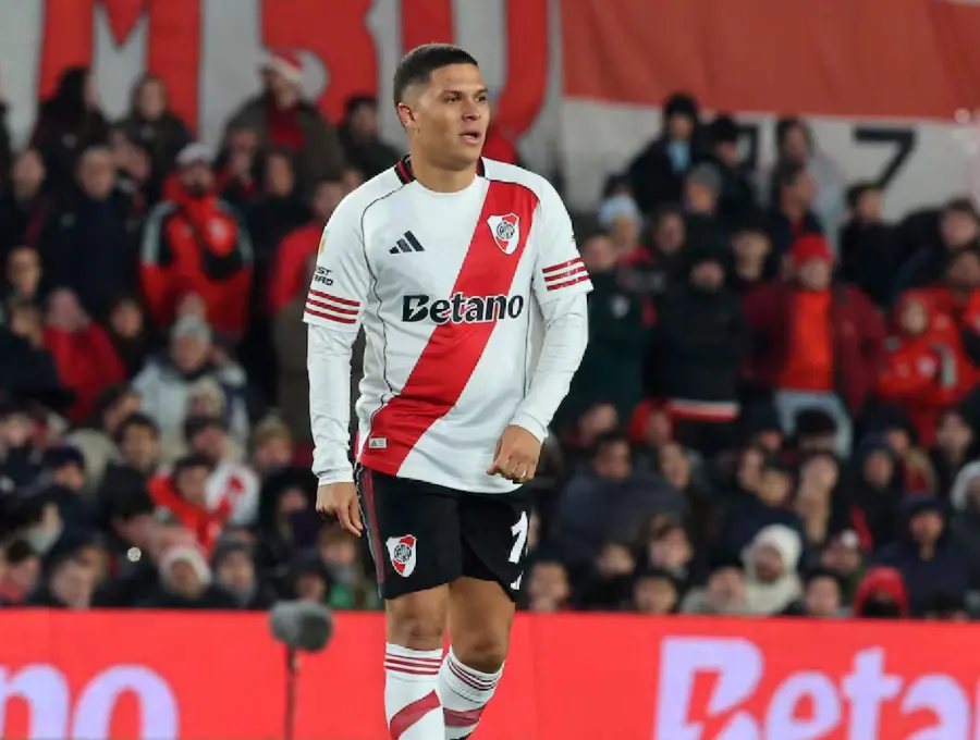 Juan Fernando Quintero finalizó de común acuerdo su tercera etapa en River Plate y quedó como agente libre, a la espera de definir el próximo destino de su carrera deportiva. FOTO AFP