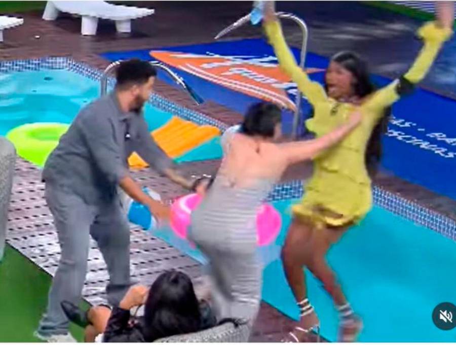 La escena de la agresión se ha vuelto viral en las redes sociales. Foto tomada de @lamansiondeluinny