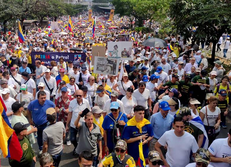 Marchantes lanzando arengas y protestando contra el gobierno nacional. FOTO: Julio Herrera