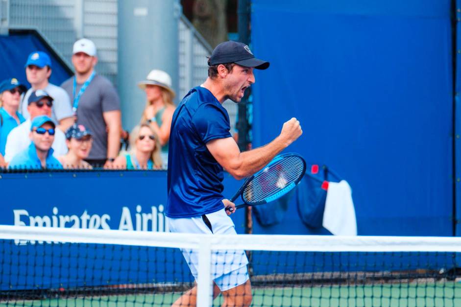 Nicolás Barrientos avanzó a octavos de final en los dobles del Torneo