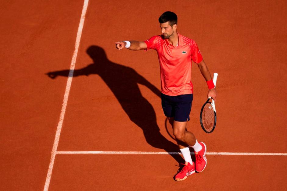This is the moment Novak Djokovic is hit with a bottle in Rome