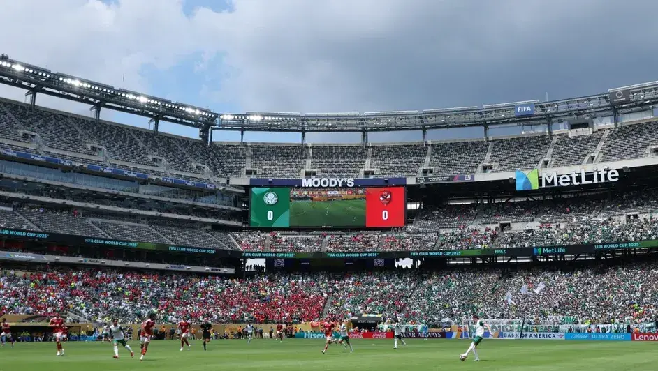 Una amenaza de tormenta fue el motivo por el cual suspendieron el partido entre <b>Palmeiras vs Al-Alhy</b> . Imagen tomada de Reuters. 