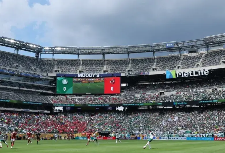 Una amenaza de tormenta fue el motivo por el cual suspendieron el partido entre Palmeiras vs Al-Alhy . Imagen tomada de Reuters. 