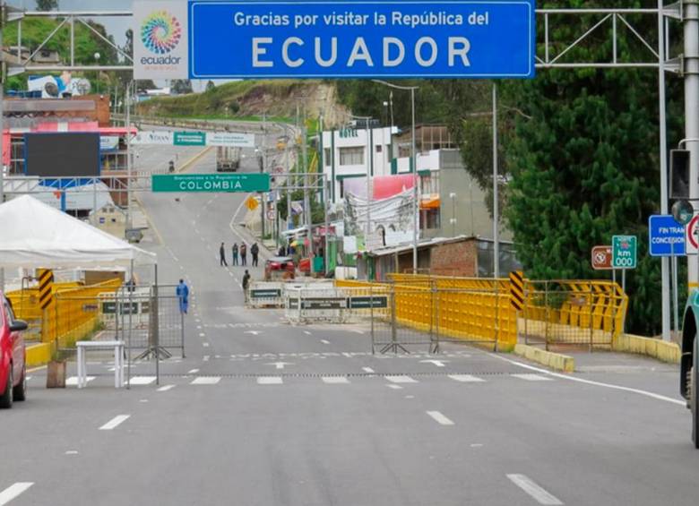 Colombia y Ecuador hablan de reabrir fronteras terrestres