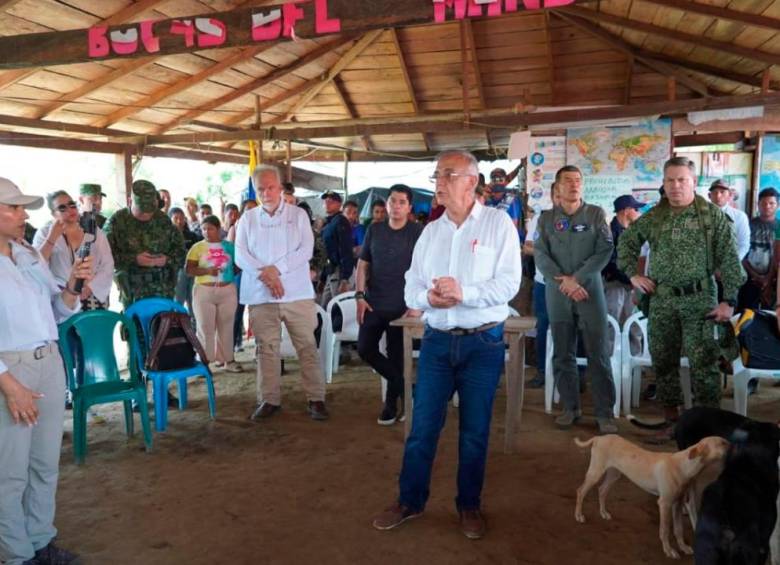 Iván Velásquez rechazó el abuso de algunos soldados con las comunidades de Tierralta. FOTO CORTESÍA 