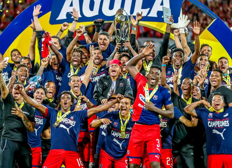 La última vez que el Medellín levantó un título con presencia de público en el Atanasio Girardot fue en 2019, cuando ganó la Copa de ese año. Foto: Juan Antonio Sánchez