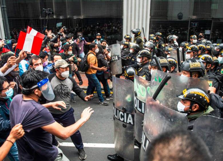 Manifestantes piden regreso de Castillo al poder, que se vaya Boluaerte, y reforma constitucional, Foto: AFP. 