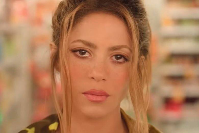 Shakira llora en el video de Monotonía. Fotograma de Youtube