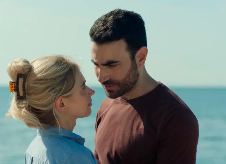 Imoge Poots y Brett Goldstein, son los protagonistas de All of you. FOTO Cortesía Apple TV+