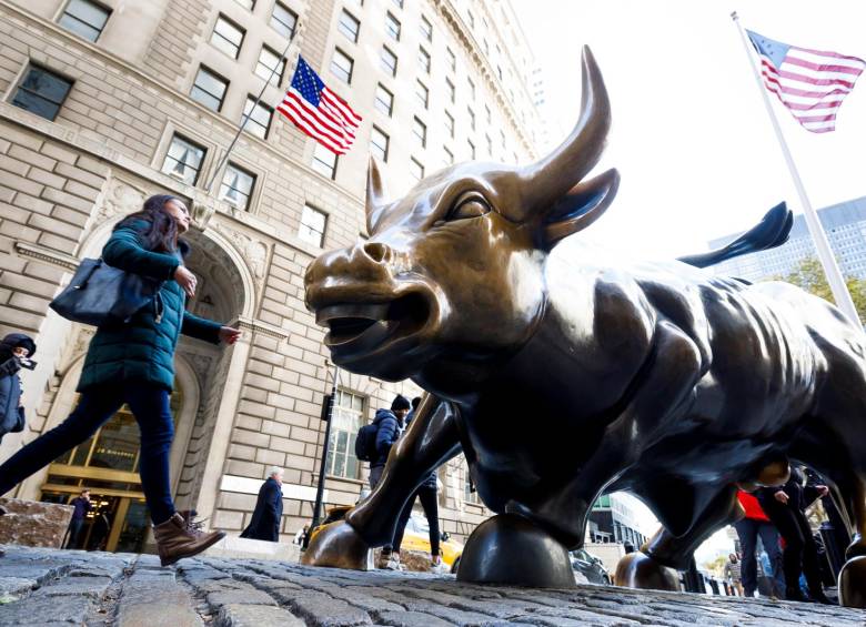 El toro de Wall Street está ubicado, hace 32 años en la zona financiera de Nueva York. FOTO EFE