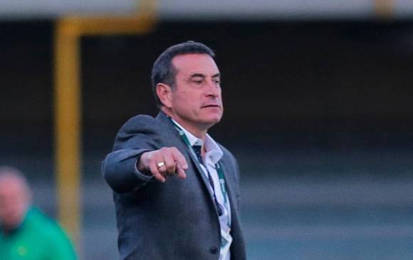 El técnico Guillermo Sanguinetti fue el primer entrenador en dejar su puesto en la Liga Betplay 2021 por falta de buenos resultados. FOTO COLPRENSA