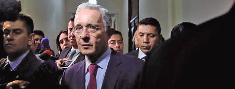 La Fiscalía pidió nueve años en prisión como pena para el expresidente Álvaro Uribe por los delitos de fraude procesal y soborno a testigos. El 1 de agosto se conocerá la sentencia completa. <span class="mln_uppercase_mln">FOTO</span> <b><span class="mln_uppercase_mln">COLPRENSA</span></b>