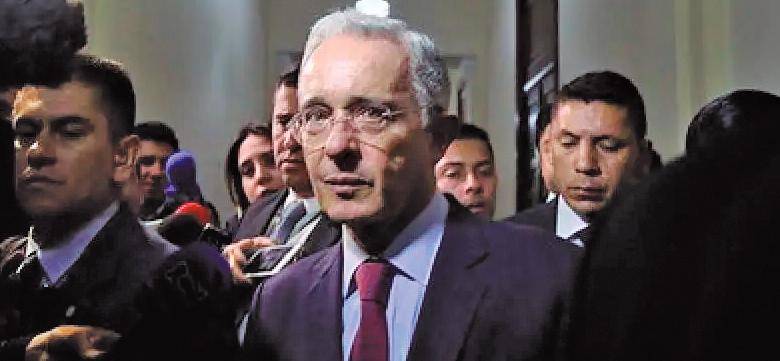 La Fiscalía pidió nueve años en prisión como pena para el expresidente Álvaro Uribe por los delitos de fraude procesal y soborno a testigos. El 1 de agosto se conocerá la sentencia completa. FOTO COLPRENSA
