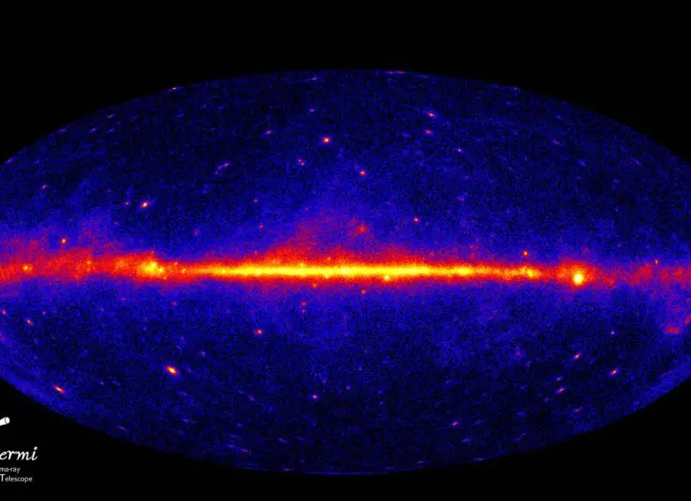 Este es el halo de la materia oscura en el centro de nuestra galaxia detectado por científicos, lo que es compatible con partículas WIMP. FOTO Telescopio Fermi de la NASA
